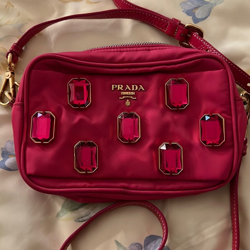 Authentic Prada bag . Like new !